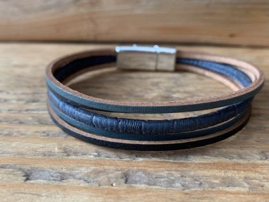 Donker blauwe armband