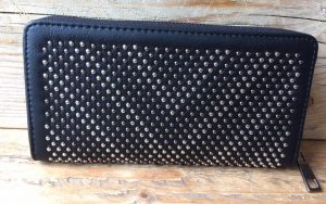Zwarte portemonnee met zilveren studs