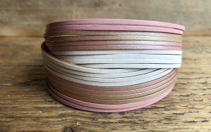 Leren armband in 3 mooie zachte tinten roze/beige/zand