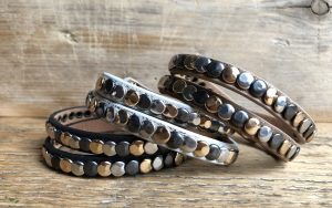 Wikkelarmband leer met studs