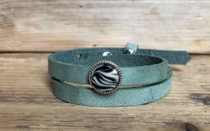 Meadow green met cabochon Zebra silk Beige