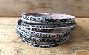 Leren wrap armband animal print grijs