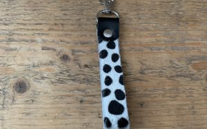 sleutelhanger leer cheetah wit/zwart