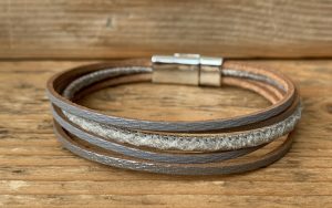 Grijze leren armband